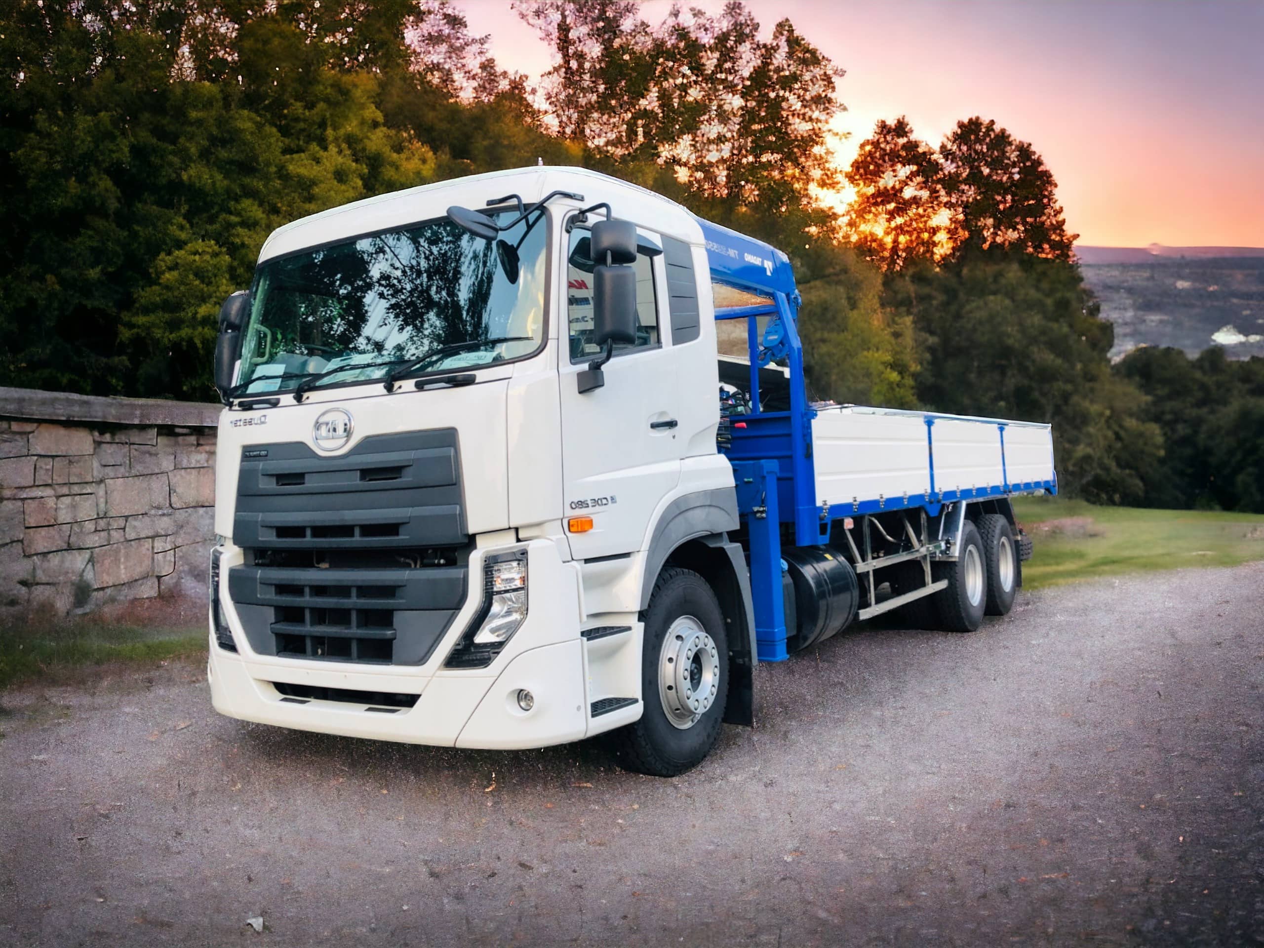 Xe tải cẩu UD 3 chân - Cẩu Tadano 5 Tấn